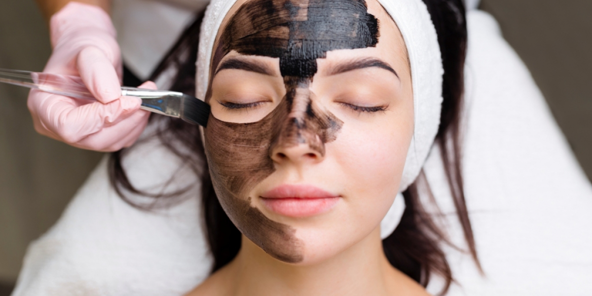 Carbon Peeling Dr. Gayatri’s Cosmetic Clinic